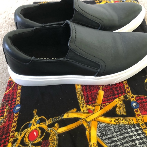 Kenneth Cole Women’s Slip-On Leather Sneakers - Picture 4 of 4